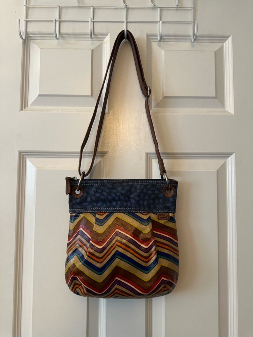 EUC Fossil Key-Per Multicolor Chevron Crossbody Bag - Picture 2 of 14